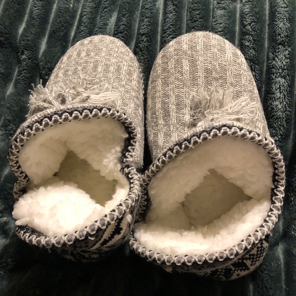 House slippers. Beautiful Aztec black and gray print.  Excellent condition - Picture 3 of 9